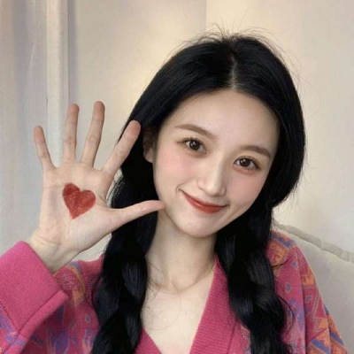 韩版短发女生头像高冷图片