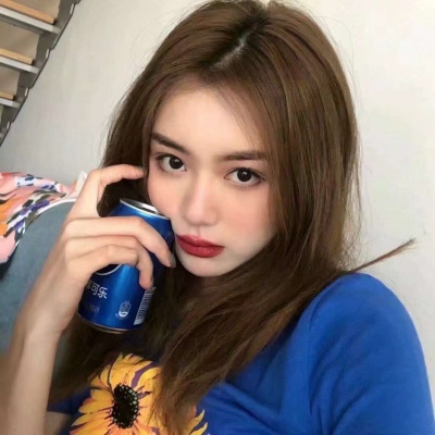 短发女生背影头像唯美图片