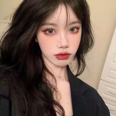 短发女生背影头像唯美图片