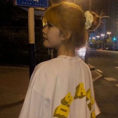 女生霸道带字头像超拽