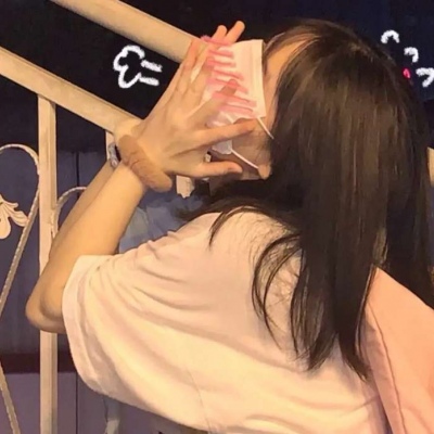女生霸道带字头像超拽