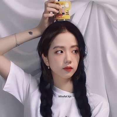 黑白头像情侣 女生带字图片