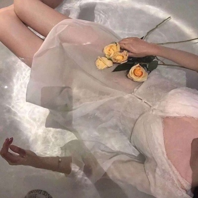 拽一点的qq头像女生图片