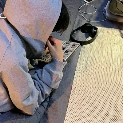 优质有气质的不露脸头像男生冷酷帅动漫伤感图片