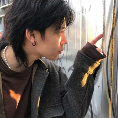ins风超级成熟的高清头像男生帅气正面动漫图片