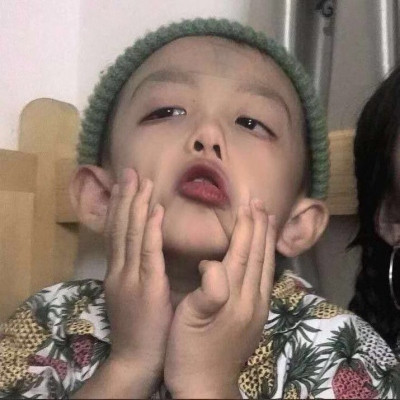 最火的搞怪的ins风男生头像带血 心被伤了图片