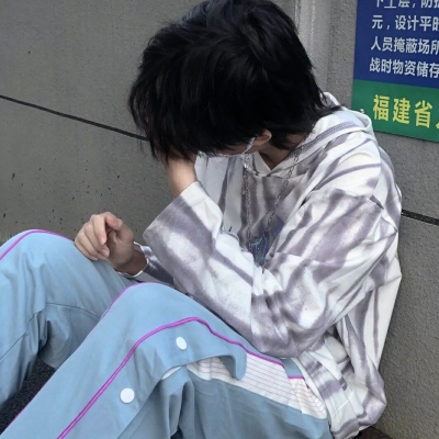 2021最新版男生拿花朵的头像图片唯美图片素材图片