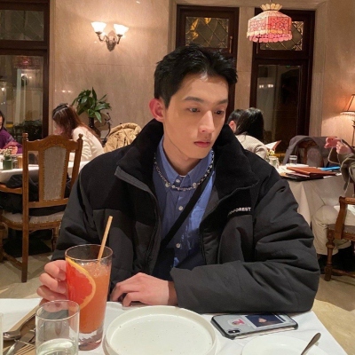让人看到后心情变好的阳光头像男生帅气帅哥图片