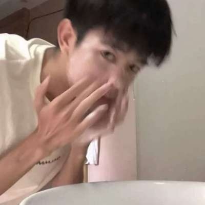2021快手快速涨粉的欧美纹身抽烟头像 男生图片