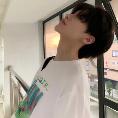 2021最新版文艺范的帅气真人大妹男生头像图片