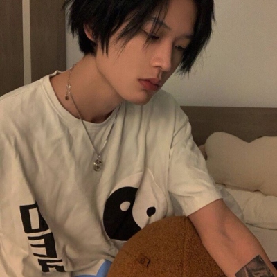 2021最新版文艺范的帅气真人大妹男生头像图片