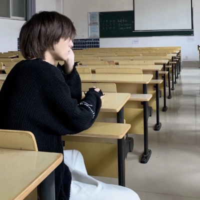 多风格高冷的帅气特别丧的头像男生动漫图片