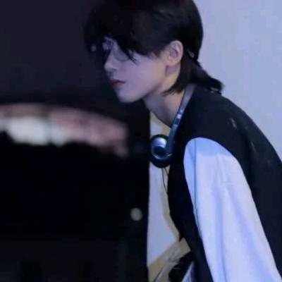 很稳重又很帅气的男头真人气质图片
