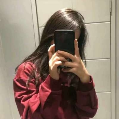 最新红色系半身露纹身女生头像女生图片