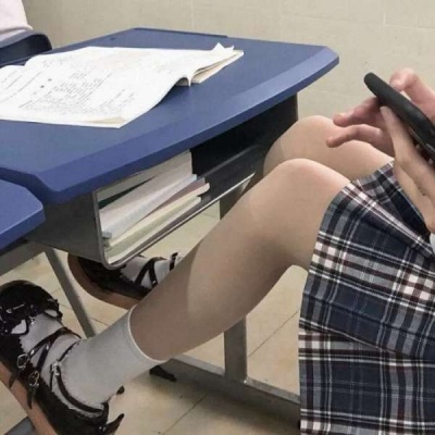 高清超酷的好看网图不露脸头像女生超拽的头像卡通图片