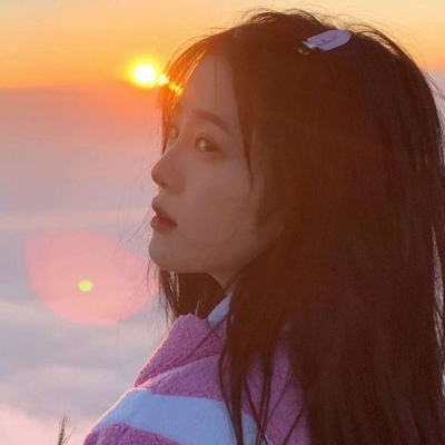 高清2021年最火的女生黑化头像黑底图片