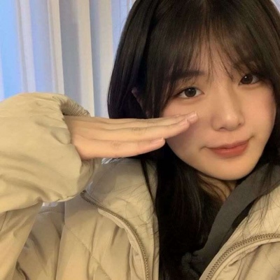 高清2021年最火的女生黑化头像黑底图片