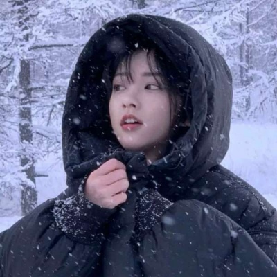 2021好看动漫女生伤感头像图片