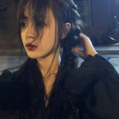 2021好看动漫女生伤感头像图片