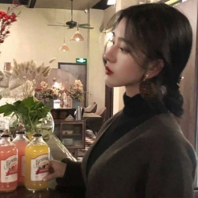 2021好看动漫女生伤感头像图片