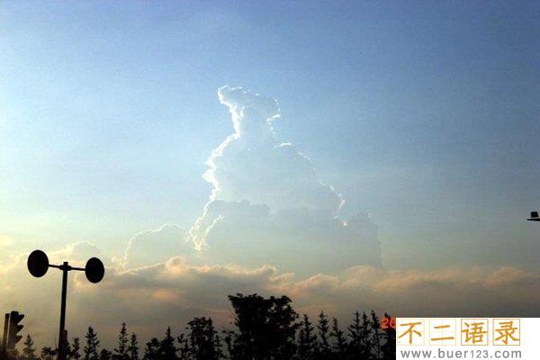 网友拍到天空惊现玉皇大帝 玉皇大帝真的存在吗（不存在）