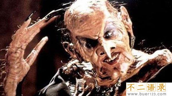 世界十大恐怖怪兽之谜,披着鱼鳞的猫发出毒气能瞬间致命(无比凶残图片