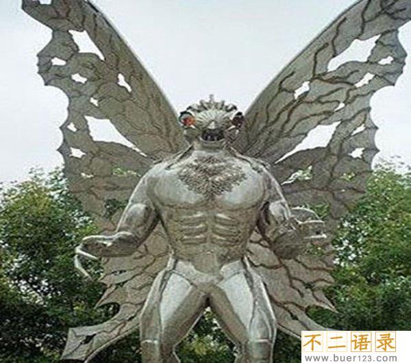 世界十大恐怖怪兽之谜,披着鱼鳞的猫发出毒气能瞬间致命(无比凶残图片