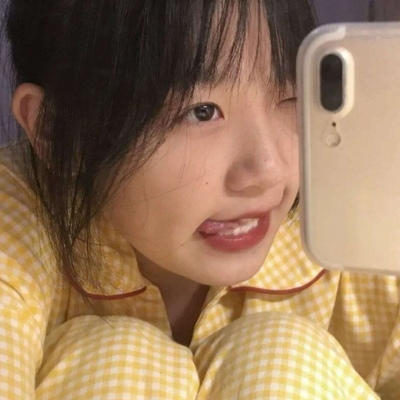 2021最火最新抽烟女生头像个性网图片