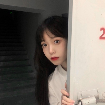 2021最火最新抽烟女生头像个性网图片