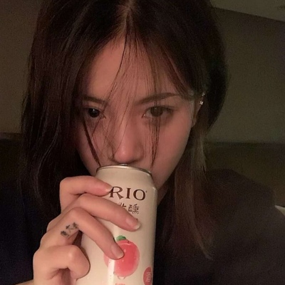 2021最新最火头像女生真人版有点丧图片