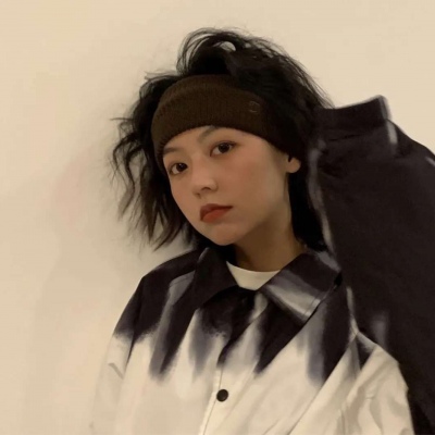高清2021年左抬头女生头像图片