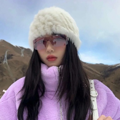 高清2021年左抬头女生头像图片