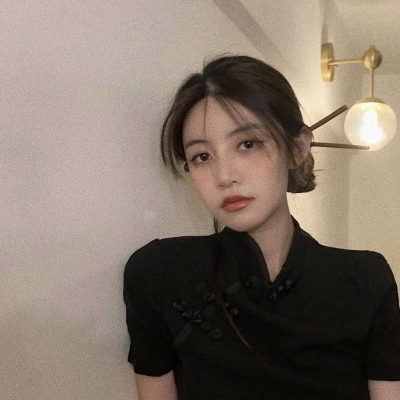 高清2021年左抬头女生头像图片