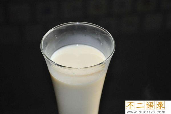纯牛奶可以加热吗?纯牛奶加热有害处吗（45℃-50℃）图片