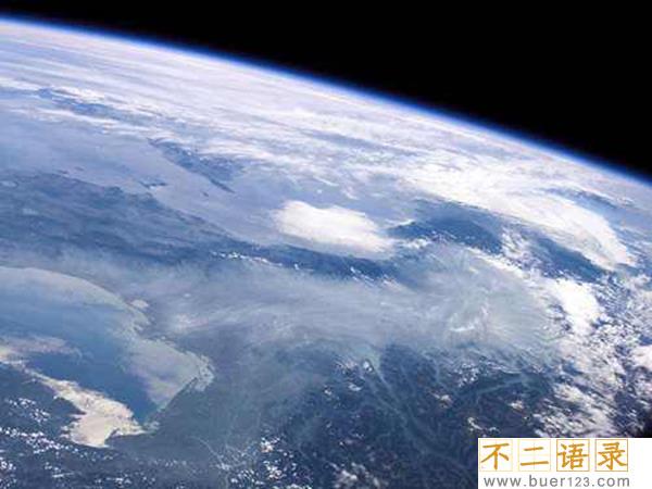 地球大气层厚度是多少?地球大气层有什么用(1000km)图片