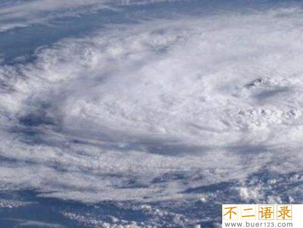地球大气层厚度是多少?地球大气层有什么用(1000km)图片