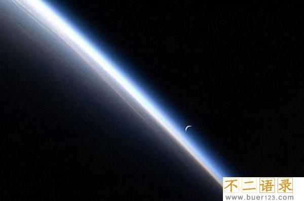 地球大气层厚度是多少?地球大气层有什么用(1000km)图片
