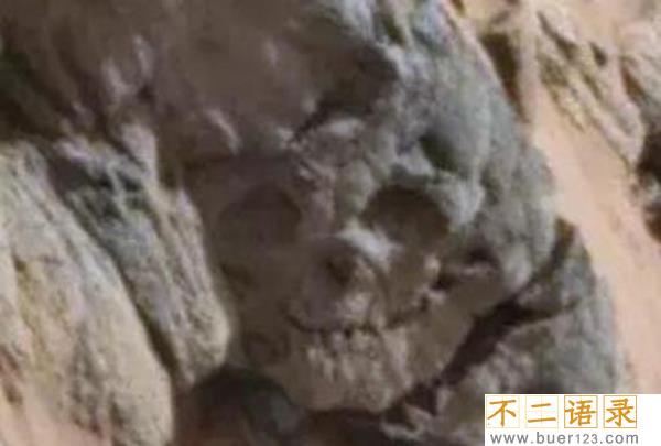 火星发现外星人头骨 五官清晰明了很是真实图片
