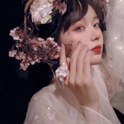 2021新款微信头像女生头像侧影长发唯美图片