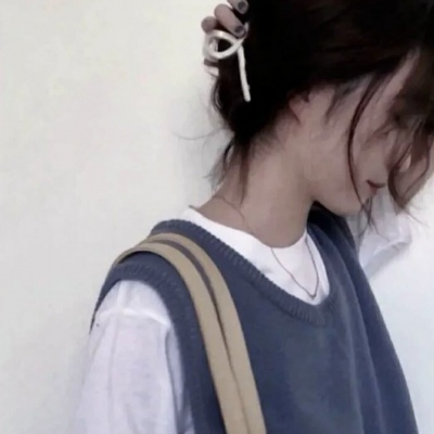 2021最火微信头像带蜜蜡女生图片