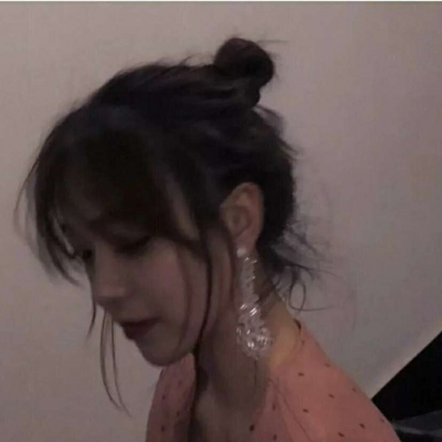 2021最火微信头像带蜜蜡女生图片