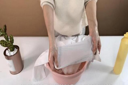 衣服上的油渍去除小窍门,两种方法让衣服轻松恢复色彩图片
