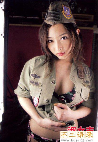 台湾女兵不雅照 军中版李宗瑞事件 台湾军队丑闻图片