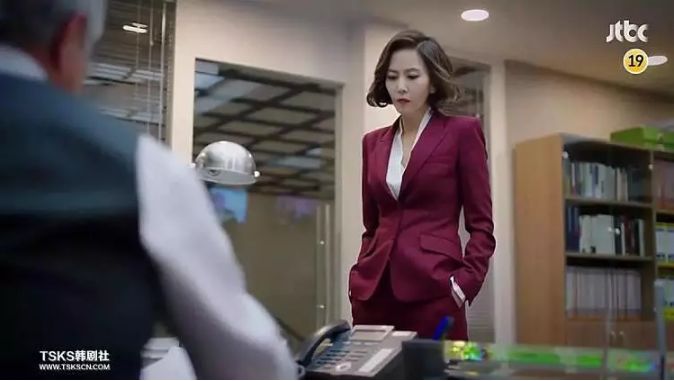 女人不狠地位不稳句子图片