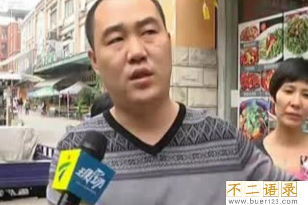 广州白云区网吧砍人案:两名嫌犯在网吧被盘查(砍伤民警)图片