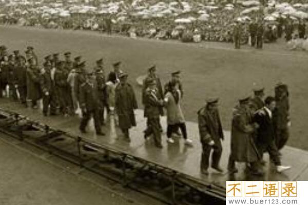 深圳95特大抢劫杀人案:色诱劫豪车(14个月内杀害17人)图片