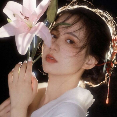 2021最火爆头像qQQ女生头像发光图片
