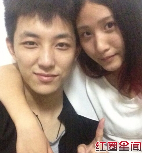 微博曝光貌似柯震东的gif快手黄文煜整容 并揭其与女友亲密资料图片