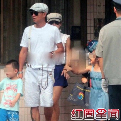 文章马伊琍共同接女儿放学 一家三口齐亮相图片