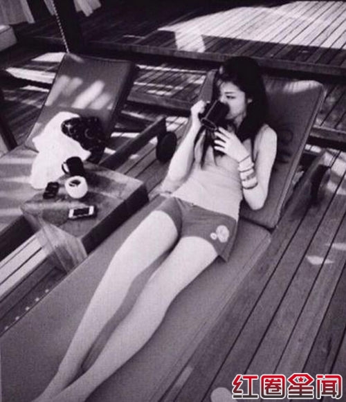 王仕鹏老婆李跑个人资料微博 大长腿私照曝光图片